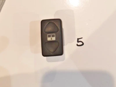 Freelander 1 1998-02  models  Electric Sunroof Switch      YUF101550LNF      (5) - Image 1 of 2