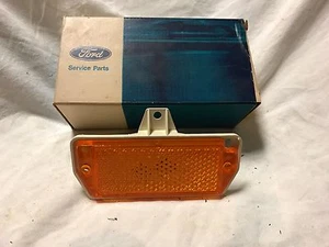 NOS 1971-73 FORD D1AZ-15A201-C RIGHT SIDE FRONT MARKER LAMP LIGHT LENS - Bild 1 von 3