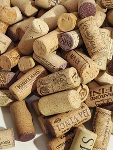 WINE BOTTLE CORKS FOR CRAFTS USED LOT/220 RECYCLE UPCYCLE REUSE MOSTLY NATURAL - Picture 1 of 5