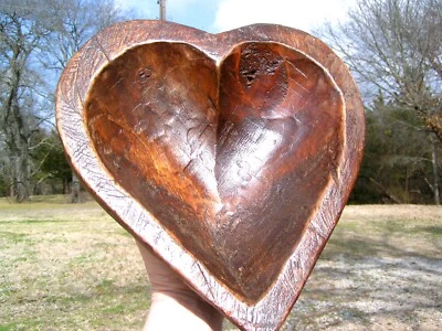 Large Wooden Heart shaped bread bowl 2994 - Image 1 of 4