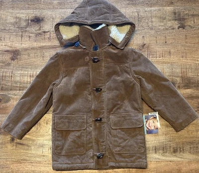 Abrigo chaqueta pequeña forrada de sherpa de cuero Wilson con capucha y botones de palanca (11) Foto 1 de 4