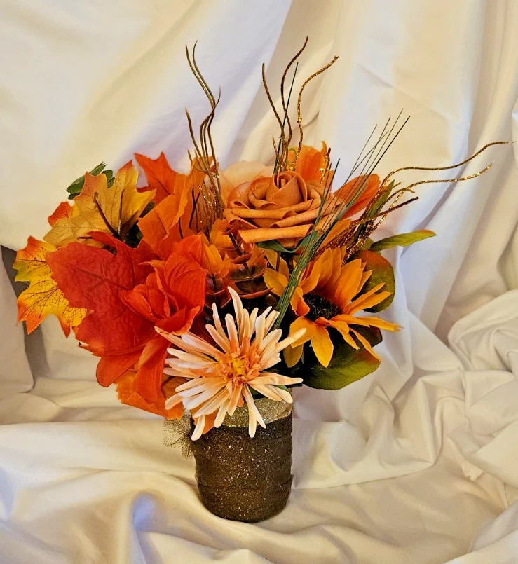  artificial flower arrangement A2 - Image 1 of 4