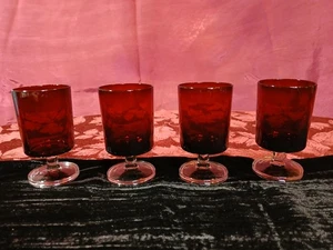 Vintage Rubinrot Klar Stiel 3,5" Kelche, 4er Set, Top Zustand - Bild 1 von 2