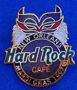 NEW ORLEANS LOUISIANA MARDI GRAS 1997 CARNIVAL MASK FEATHERS Hard Rock Cafe PIN - Picture 1 of 1