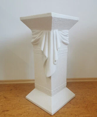 Deko Säule Blumensäule Sockel Antik Mäander Bordüre Tuch Weiß Stuckgips 65 cm - Bild 1 von 3