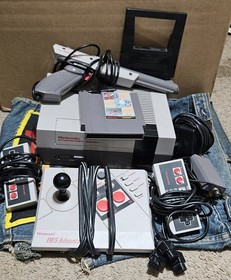 Nintendo NES Action Set Consola Hogar Con Mandos, Zapper, Cables y Juego