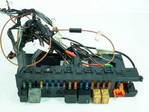 03-09 Mercedes CLK320 W209 OEM Compartimiento Motor SAM Relé Caja Fusibles 5095 - Imagen 1 de 24