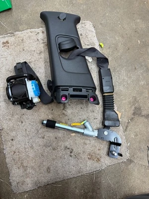 2014-2019 Kia Soul Front Left Driver Side Seat Belt Seatbelt Retractor Assembly - Image 1 of 4