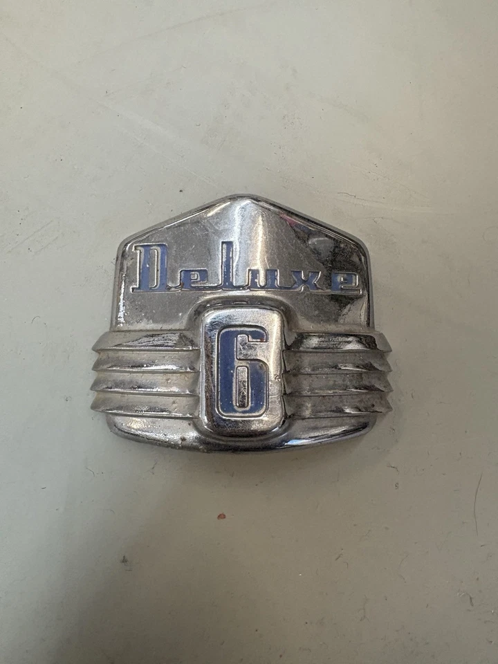 1947 年福特超级豪华连帽装饰徽章徽章原装原始设备制造商 — 第 1/2 张图片