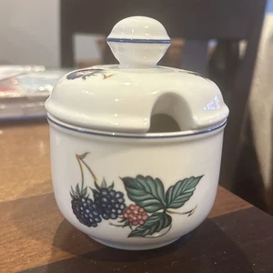 VILLEROY & BOCH "MALAGA" BLACK BERRIES JAM/JELLY JAR AND LID - Picture 1 of 11