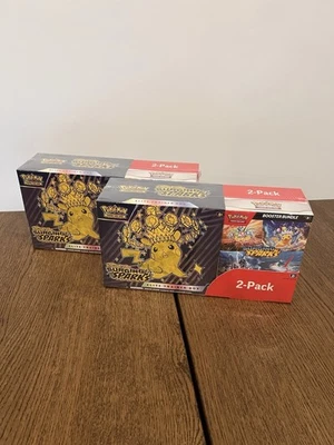 Pokemon TCG Surging Sparks Costco 2 Pack ETB & Booster Bundle Sealed Neu - Bild 1 von 4