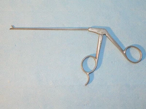 SHUTT Arthroskopie Pinzette 1,25 mm gerade quadratische Spitze Stanzer, Modell 2.1039 - Bild 1 von 2
