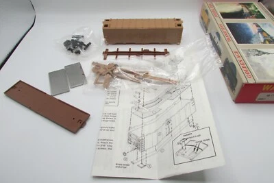 HO Scale Walthers 932-2500 40ft Steel Reefer Undecorated  WAL4671 - Image 1 of 4