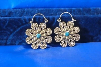 Pendientes de latón de piedra preciosa turquesa chapada en oro Foto 1 de 3