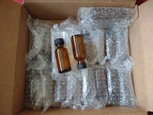 Lot of 20 NEW 1 oz/30ml Amber Boston Round Glass Bottles with Black Caps - Picture 1 of 3