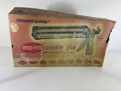 VINTAGE Wear-Ever Cookie Press. Complete Set. Original Box. Very Good Condition - Image 1 of 4
