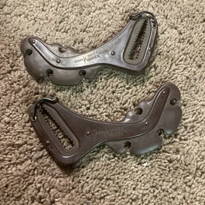 VTG ACME KWIKEE KWIVER ARROW CLAMPS RECURVE BOW QUIVER PAIR - Picture 1 of 3