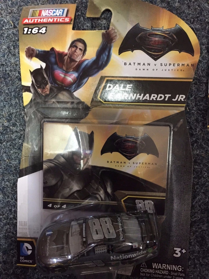 Tarjeta 4 de 4 Lionel NASCAR Authenticics: Batman v Superman #88 Dale Earnhardt Jr Foto 1 de 1