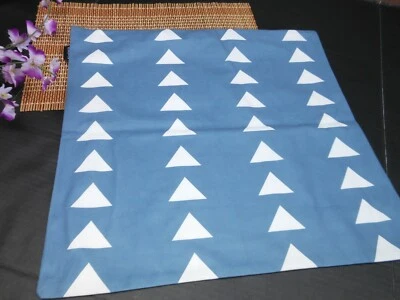 FUNDAS DE ALMOHADA TRIÁNGULO GEOMÉTRICO AZUL Y BLANCO POLVORIENTO 3 PIEZAS 20 X 20 #F38 Foto 1 de 4