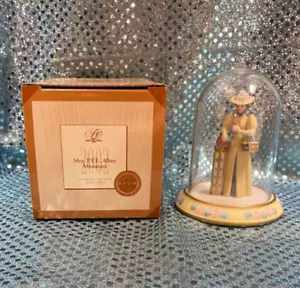FIGURA EN MINIATURA AVON 2002 MRS. ALBEE PRESIDENTE'S CLUB PREMIO VENTAS - Imagen 1 de 1