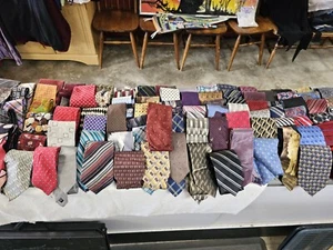 Lote 104 Corbatas 100% Seda Usadas y Nuevas Estampadas de Animales Florales Stafford VanHeusen DKNY - Imagen 1 de 24