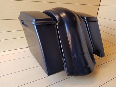 HARLEY DAVIDSON 4"STRETCHED 2-1 SADDLEBAGS AND REAR FENDER WITH LIDS INCLUDED - Image 1 of 4