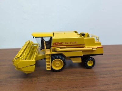NZG Modelle 1:42 Scale Model 269: Sperry New Holland TF42 Combine Harvester  - Image 1 of 4