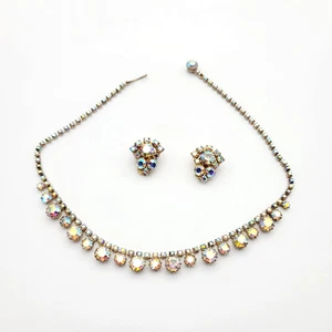 Vintage Aurora Borealis Crystal Necklace Gold Tone Retro Hook Closure Grannycore - Picture 1 of 19