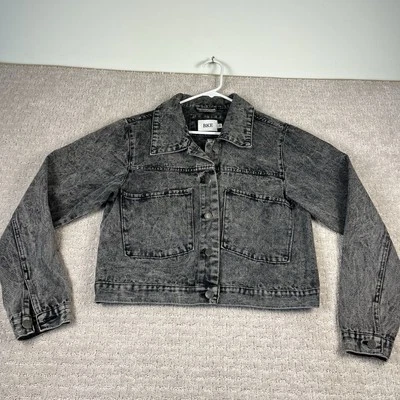 Chaqueta de mezclilla negra con hebilla BKE para mujer pequeña lavada con ácido botones ligeros angustiantes Foto 1 de 4