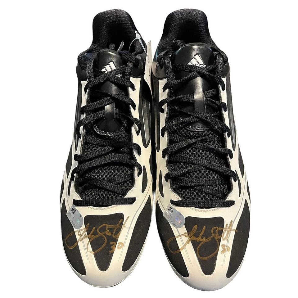 卢克·斯科特亲笔签名阿迪达斯钉鞋-球员壁橱项目 — 第 1/1 张图片