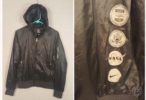 Nike LAUNCH 2020 NASA Damen Windrunner Jacke 341297 Gr. Large L Sachs Mars   - Bild 1 von 12