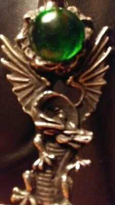 DE COLECCIÓN PELTRE VERDE ORBE DE SMAUG COLGANTE - LOTR - METAL - GÓTICO - PUNK - MOTOCICLISTA - D&D Foto 1 de 4