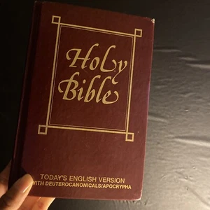 Holy Bible Today's English Version With Deuterocanonical Apocrypha HC 1978 Red - Picture 1 of 5