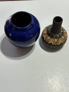 Juego de 2 jarrones pequeños de cerámica artesanal rústica - Imagen 1 de 10