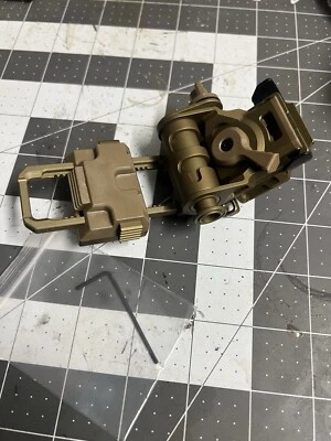 Легкое крепление ночного видения Argus A4 (LWNVM) желтовато-коричневого цвета - Изображение 1 из 3