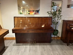 High Gloss 3 Pedal Zender Piano. Free π Beautiful Piano - Picture 1 of 11