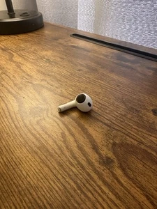 airpod 2nd generation USB-C right only A3047 - Photo 1 sur 4