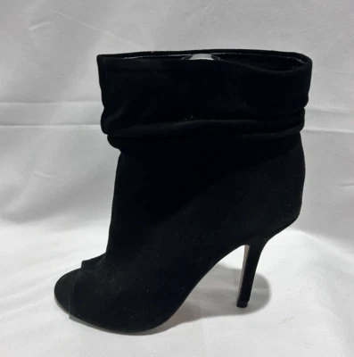 Botines al tobillo Aldo negros de gamuza con tacón punta abierta para mujer talla 5 holgados Foto 1 de 4