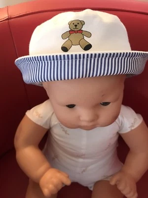 SOMBRERO SAILOR MOSCHINO BABY VINTAGE DISEÑADOR 12 MESES UNISEX EN CAJA DE REGALO NUEVO CON ETIQUETAS Foto 1 de 4