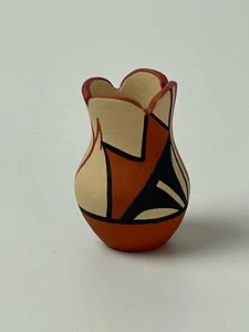 Vintage Native American Jemez Pueblo Miniature Art Pottery Pot / Vase - Picture 1 of 3
