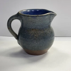 Holmes County Keramik signierter Krug Milchkännchen 4" hoch Steinzeug blau braun - Bild 1 von 8