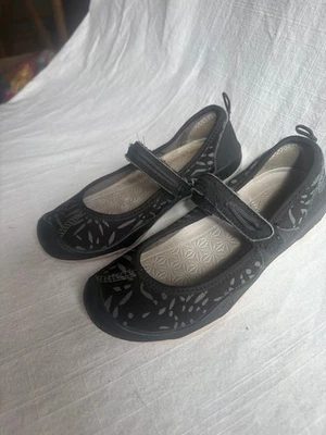 Keen Kids Girls size 13 Moxie Black/Vapor Mary Jane Flats HookLoop sandals - Image 1 of 4