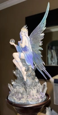 Preciosa estatua de hadas Veronesa Anne Stokes observadora de estrellas azul y púrpura Foto 1 de 4