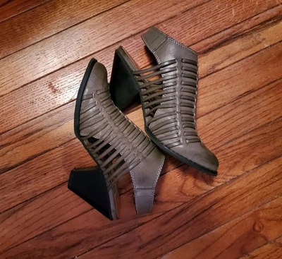 Dolce Vita para mujer talla Correa tejida enjaulada de cuero marrón con tacón bloque 6,5  Foto 1 de 4