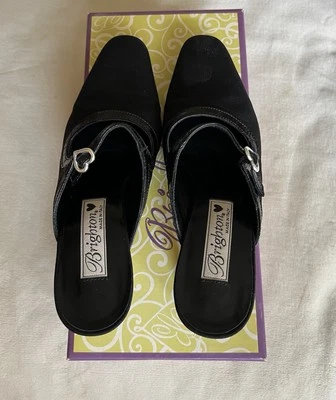 Mulas de tacón de gamuza negras Brighton con hebillas de corazón plateadas talla 6 Foto 1 de 4