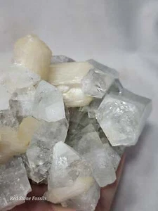 Stilbit auf Apophyllit Kristallspitzen - Bild 1 von 7