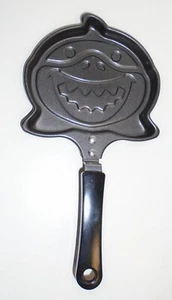Animal Shaped Shark Face Pancake Frying Pan Skillet 10"x5"x1/2" - Picture 1 of 4