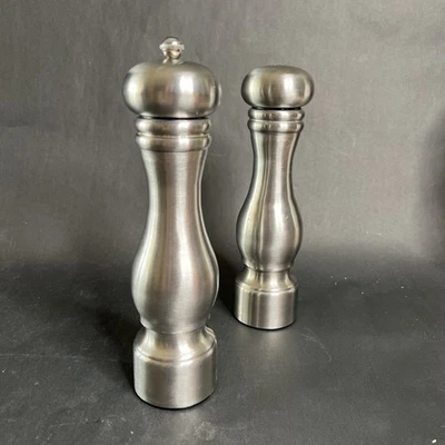 Salero y pimentero Olde Thompson 9,5”H acero al carbono acero inoxidable A4 de colección Foto 1 de 4