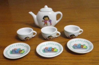 Tetera Nick Jr Dora The Explorer, 3 tazas y platillos - 2005 Foto 1 de 4