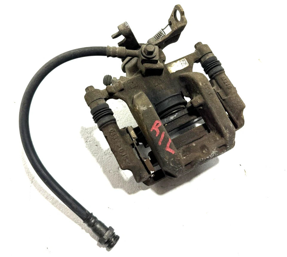 Pinza de freno izquierda conductor trasero Chevrolet Sonic 2013-2014 con soporte OEM Foto 1 de 4